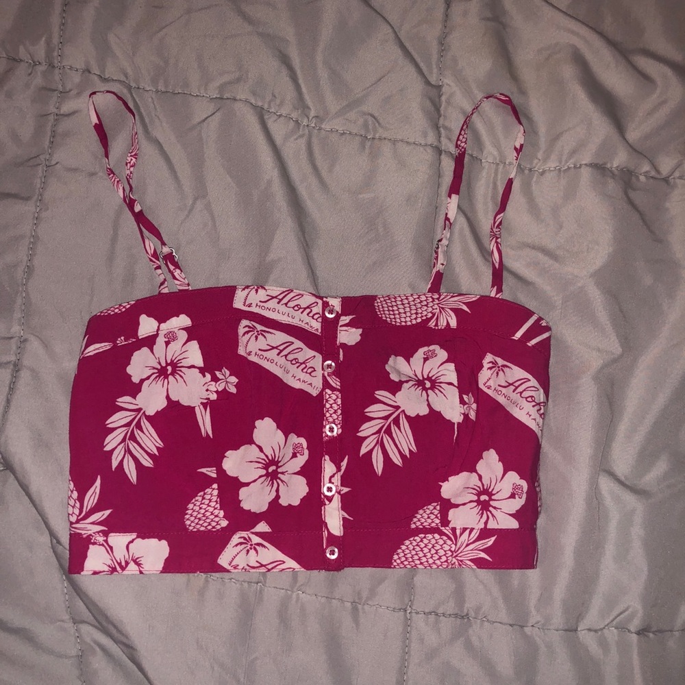 Hollister pink crop top w/ Hawaiian flowers